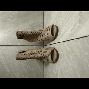 Vince Camuto 'Kanster' ecru studded leather peep-toe bootie Size 8.5